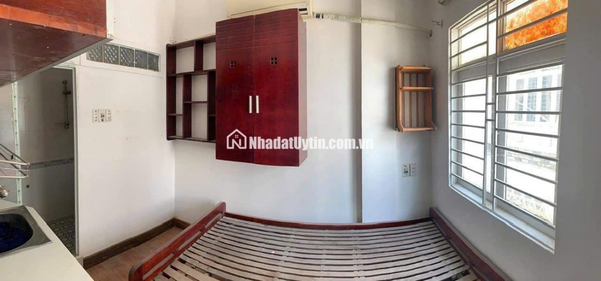 HÀNG HIẾM BÁN sát Quận 1 3.5m x 9m 4 tầng đang cho thuê 6 phòng, dòng tiền 20 triệu/tháng